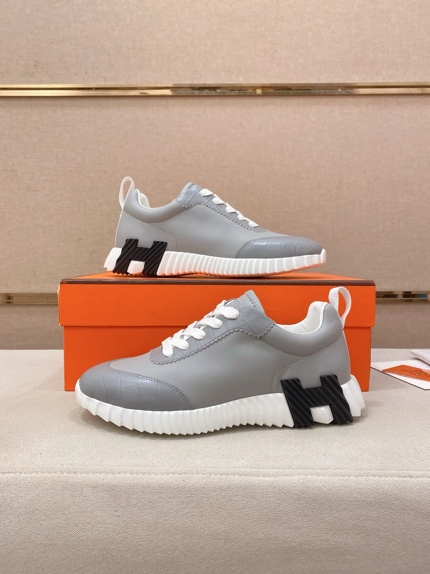 Men's clothing and shoes💰: 640💰《HERMES》【Classic Original Version】Hermès; Top 🔝 Purchasing Agency 🔍🔍Men's latest 🇺🇸 counters are on sale simultaneously, original imported from Italy ▲▲First-layer cowhide with suede cowhide ▲▲ (high-end and expensive Qi·Grade) Exquisite workmanship (Italian 🇮🇹Imported water-dyed 🐂cowhide lining) Sole: Original sole provided by the original factory, ⚠️Exclusive double-layer activity·TPR·Rubber·Combined molded outsole; Super·comfortable·wear-resistant·non-slip·environmental protection The real thing is more beautiful if you take the real thing (high quality, follow the order), you can enter and exit the counter at will * Code number: 39·40·41·42·43·44# (can be customized 38.45.46.)